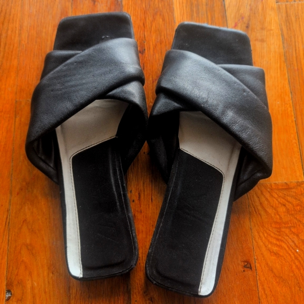 Zara Black Criss-Cross Slide SandalsSize: EU 39 (US 8.5-9)